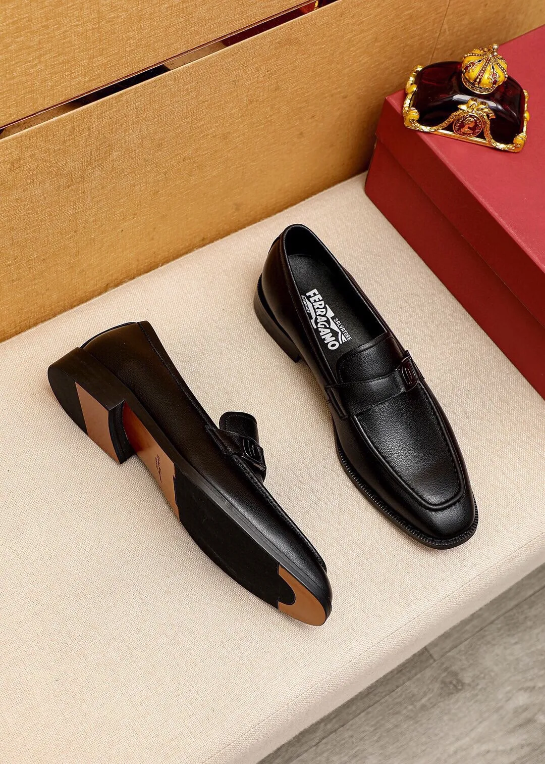 Men's shoes 💰400 💐 Product trademark: Ferragamo "Ferragamo" casual leather shoes Regular size: 39-44 (38.45.46🉑️customized) Product materials: Selected imported calfskin upper + classic hardware buckle, imported pig leather lining. Strong three-dimensional visual effect, non-slip and wear-resistant combination outsole Color: 1⃣️color optional